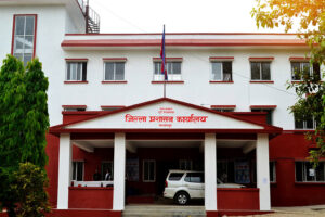 काठमाडौँ हिँडेका सवारीसाधन हेटौँडाको चौकीटोल र चौघडामा रोकिए