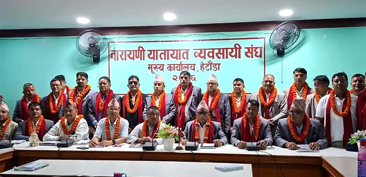 नारायणी यातायात व्यवसायी संघका नवनिर्वाचित कार्यसमितिद्वारा शपथ
